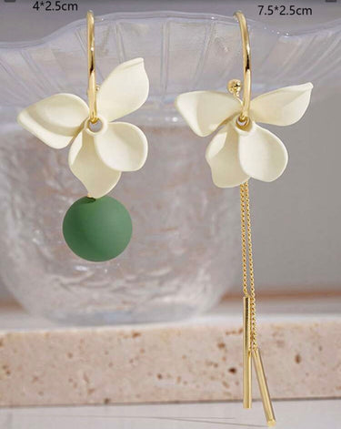 310526-8 IMPORTADO BRINCO FLORES COM DETALHE DOURADO