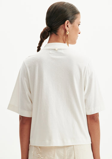 502TS004301 - AMARANTE T-SHIRT GOLA ALTA ESTAMPA LOCAL