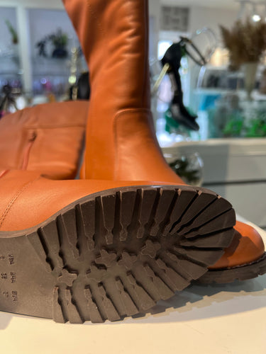 537BO000108 LP LOW HEEL BOOT COGNAC 34
