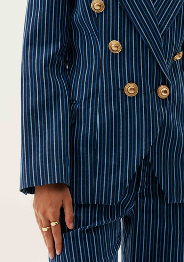 502BZ000638 - BLAZER LAUNCHES PERFUME