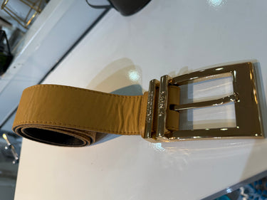01062025-1 LP CINTO DE COURO EM METAL DOURADO