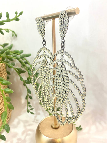 210303-1 IMPORTED WHITE RHINESTONE EARRINGS