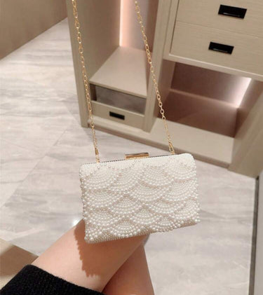 221008 IMPORTADO BOLSA DE OMBRO COM CORRENTE E PÉROLAS.
