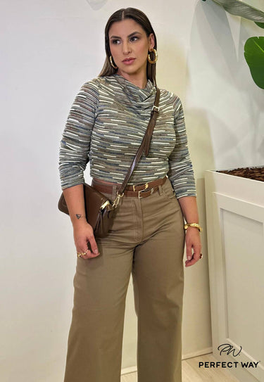 NI444411A - PW BLUSA CROPPED EM TRICÔ GOLA DEGADE