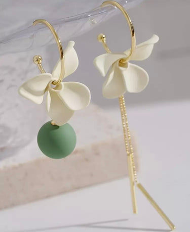 310526-8 IMPORTADO BRINCO FLORES COM DETALHE DOURADO